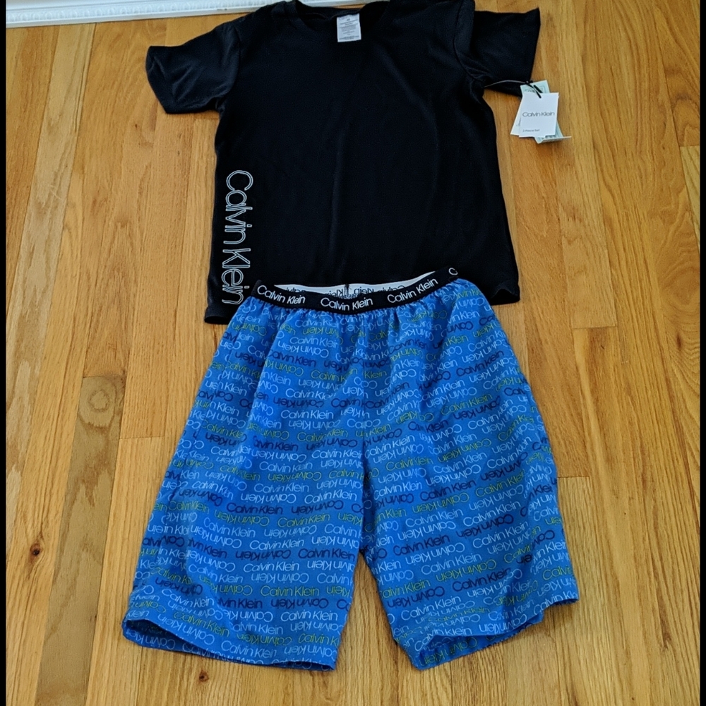 Boys Two Piece Pajama Set.bSize Large 10-12. NWT